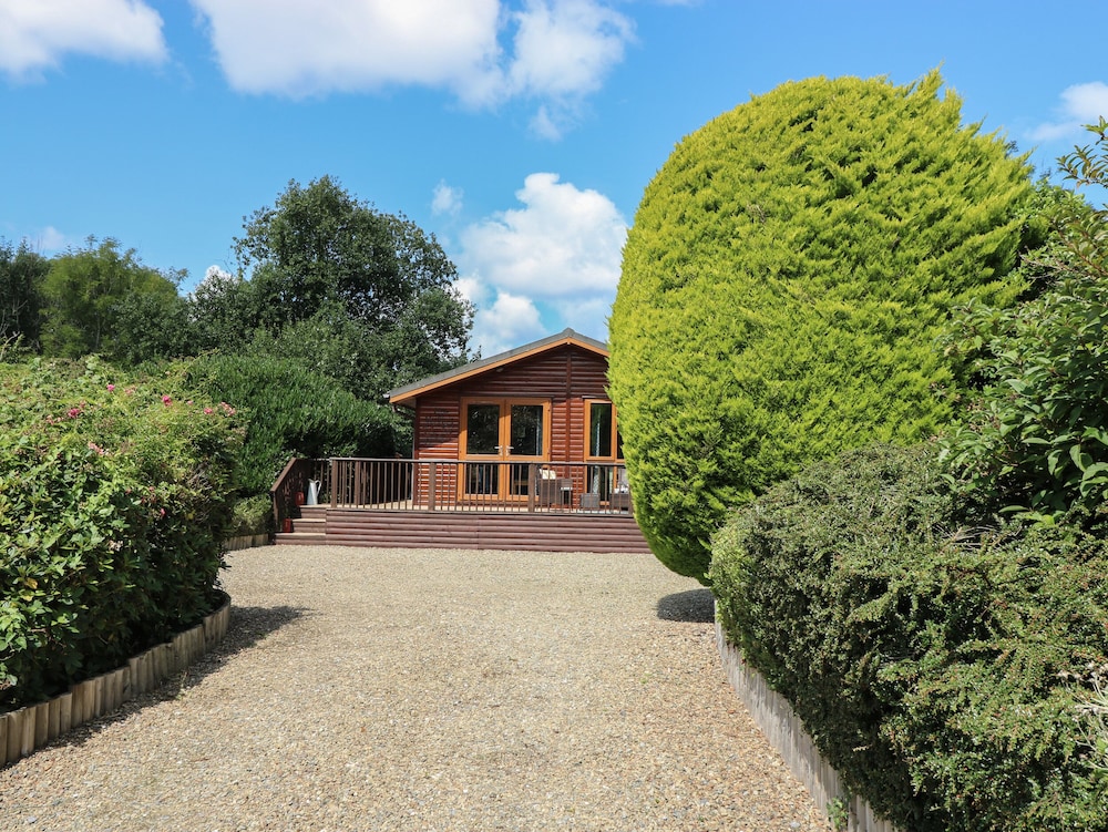 1 Hornbeam Lodge — 4-Star Luxury Hotel in Narberth, United Kingdom
