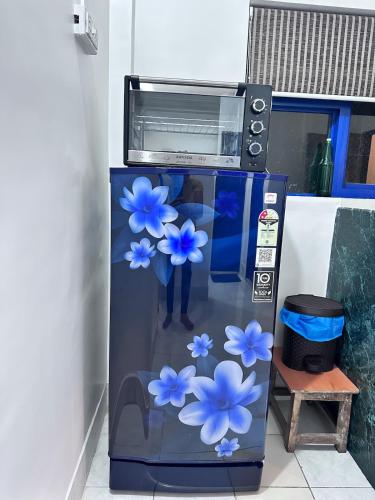 Royal blue apartment in Oshiwara Andheri