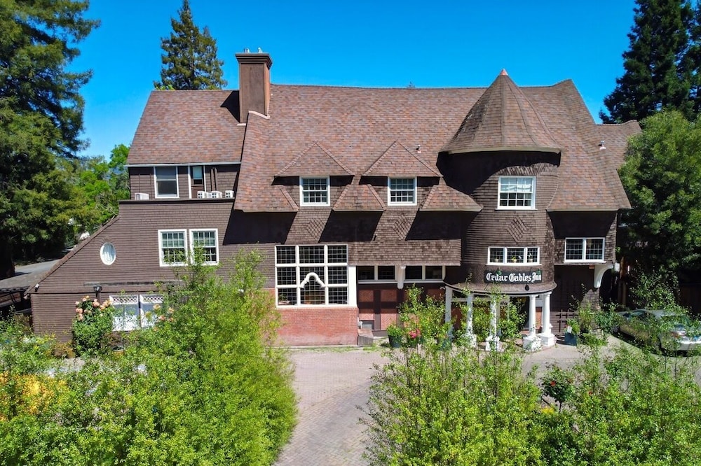 Cedar Gables Inn - photo 64
