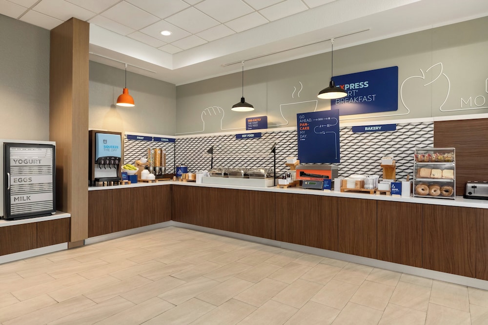 Holiday Inn Express & Suites Fort Lauderdale Airport South by IHG - photo 21