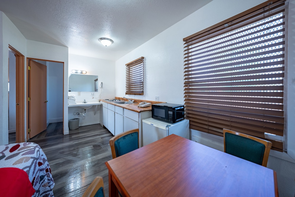 Budget Inn Madras - photo 29
