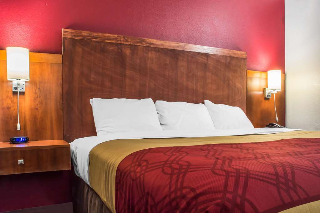 Econo Lodge Brockport - photo 11