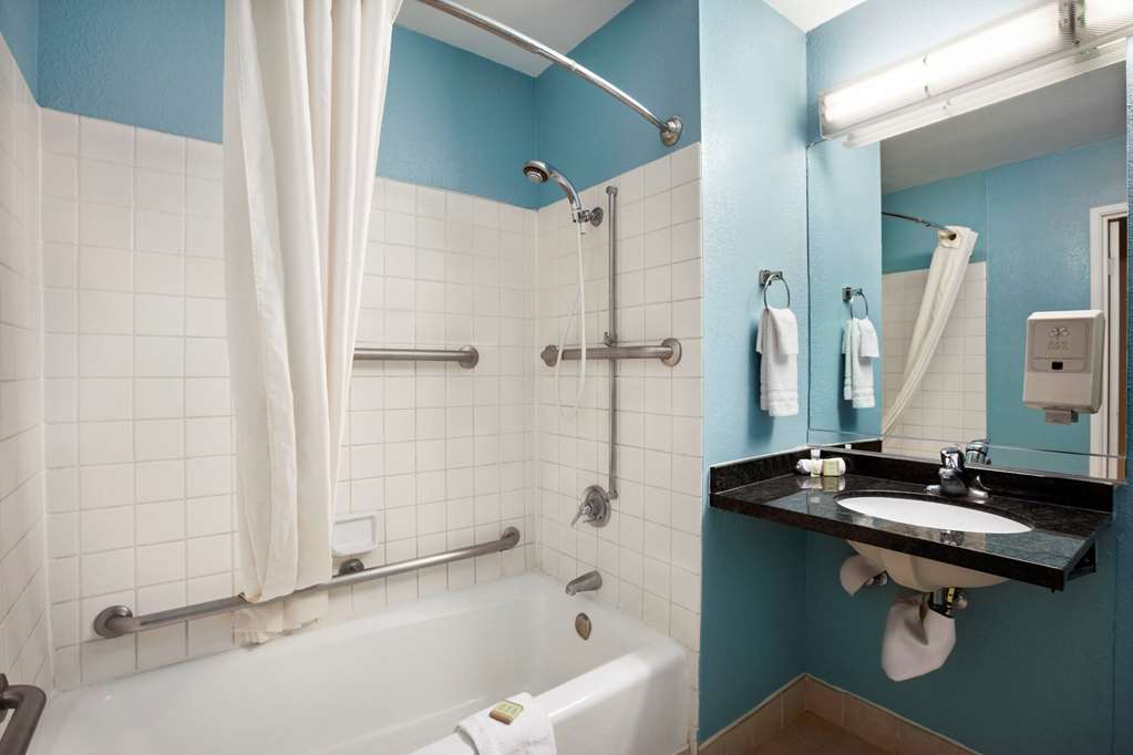 Super 8 by Wyndham Indio - photo 8