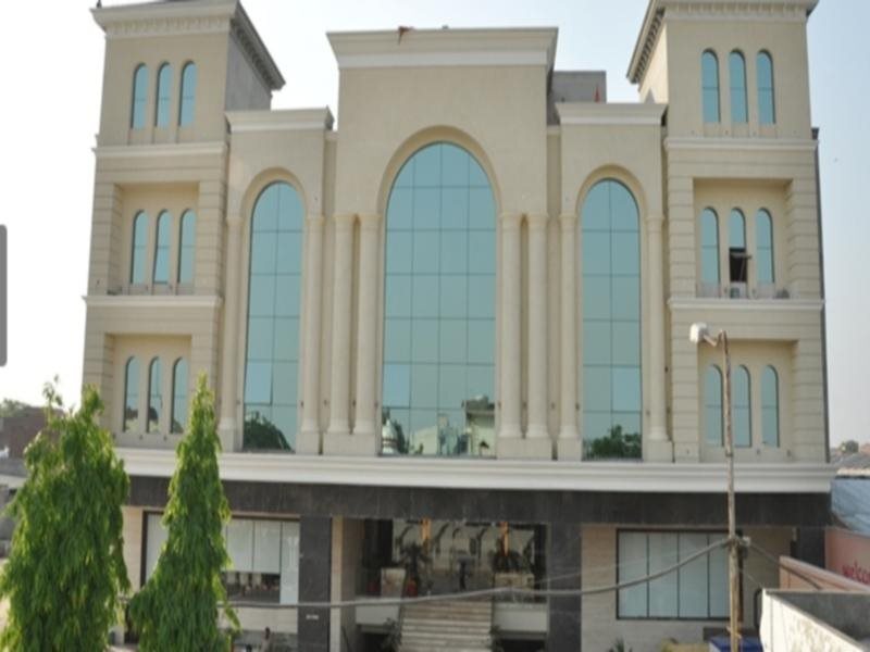 UNA Smart Radiant Plaza Hotel — hotel in Barnala