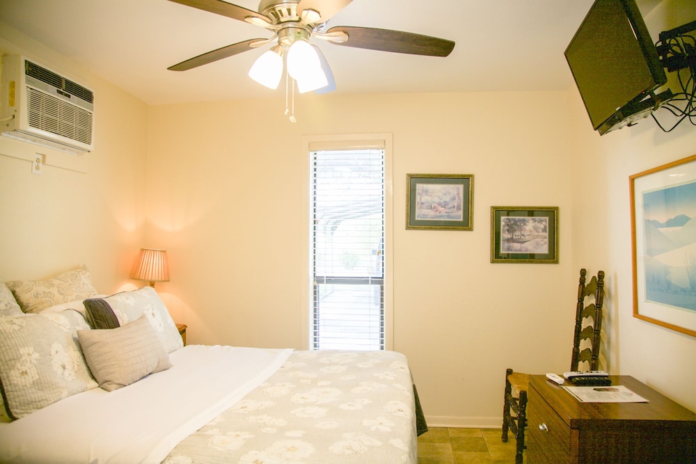 Shiner Country Inn - photo 8