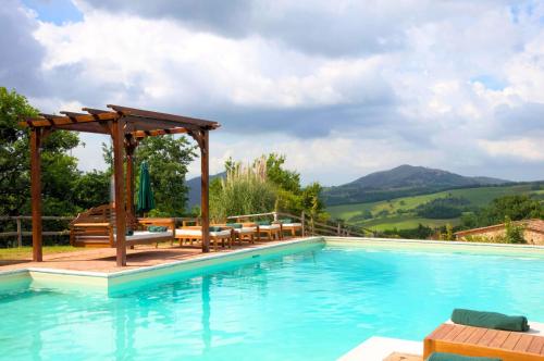 Che Panorama Mozzafiato Esclusiva Villa PoggiAlto — 4-Star Luxury Hotel in Radicondoli, Italy