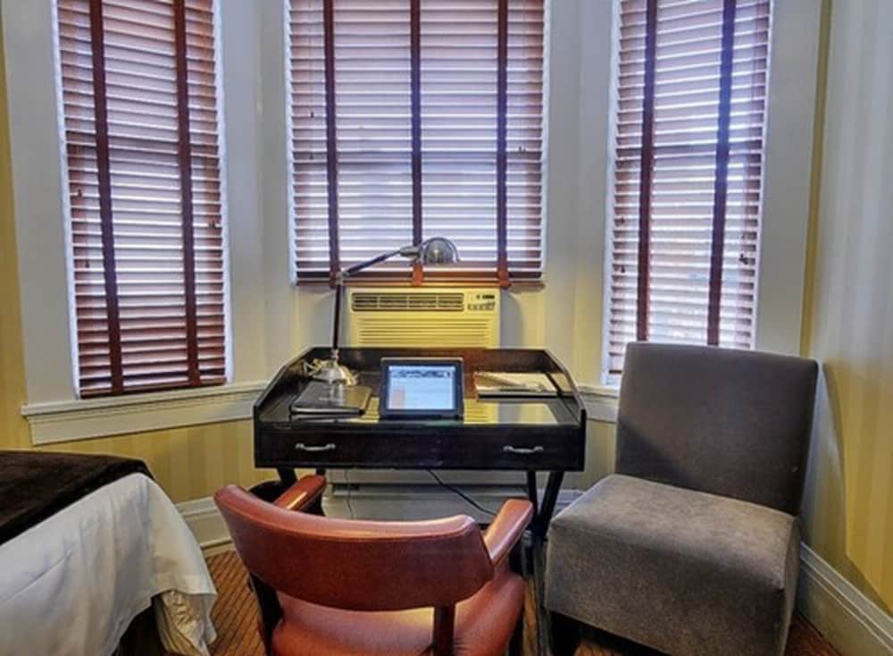 Executive Hotel Vintage Court - photo 24