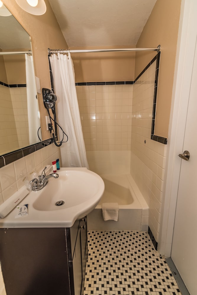 The Minuteman Inn - photo 15
