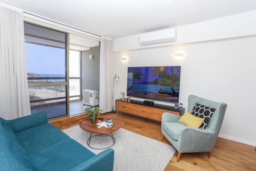 Mandarin Hotel 1BD Beach Flat in Herzliya, Israel