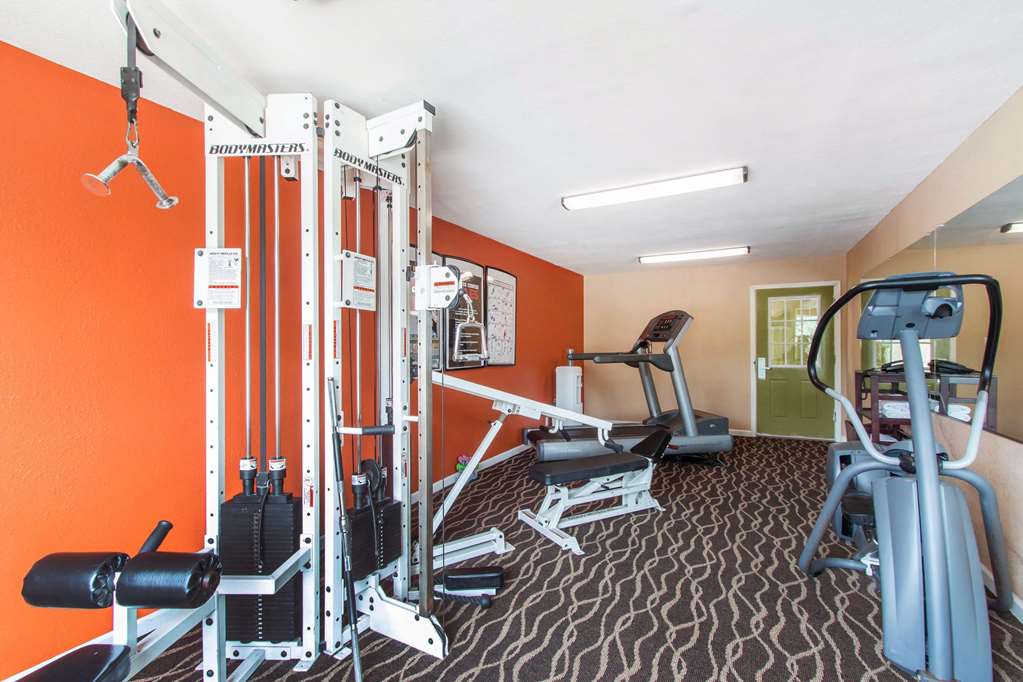 Quality Inn & Suites I 35 near Frost Bank Center - photo 24