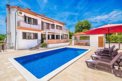 Villa Dean a charming and pet friendly Villa close to the beach — 4-Star Luxury Hotel in Vinez, Croatia