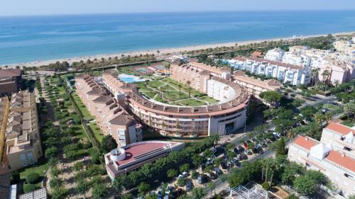 Apartamentos Las Americas — 4-Star Luxury Hotel in Islantilla, Spain