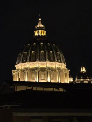Saint Peter's Sunset View Luxury Apartment — 4-Star Luxury Hotel in Rome, Italy