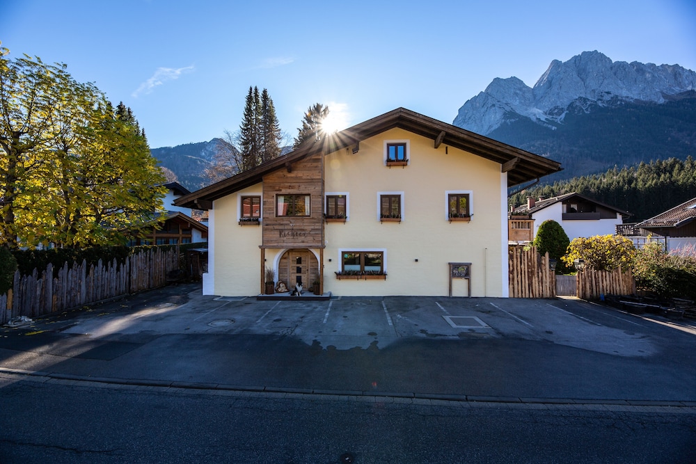 Gästehaus Richter — 4-Star Luxury Hotel in Grainau, Germany