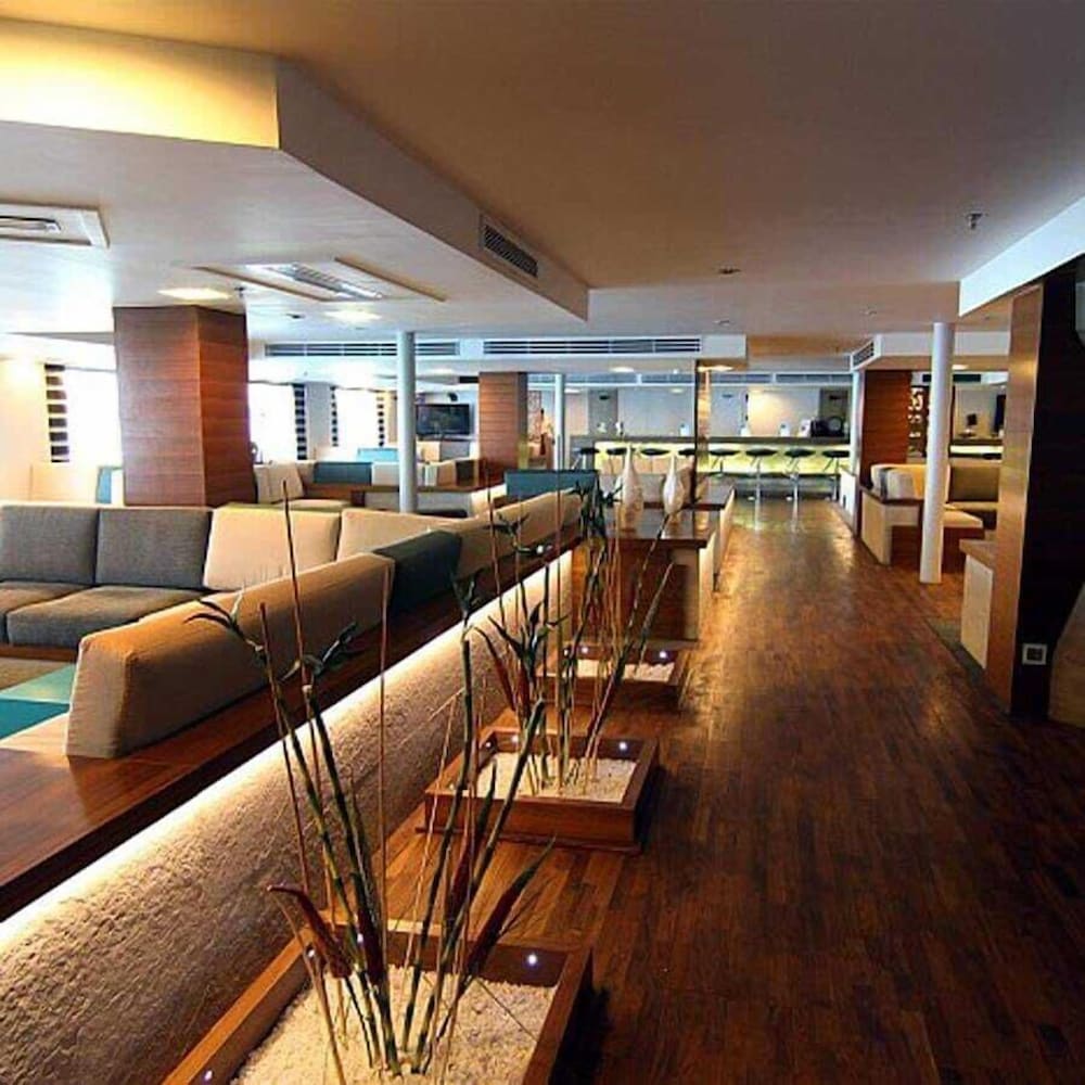 Le Fayan Nile Cruise Till 17 9 Sat From Luxor for 4&7 Nights Wed From Aswan for 3&7 Nights 18 9 to 20 11 Thu from Luxor for 4&7 Nights Mon From Aswan for 3&7 Nights 22 12 Mon from Luxor for 4&7 Nights Fri From Aswan — 5-Star Luxury Hotel in Aswan, Egypt