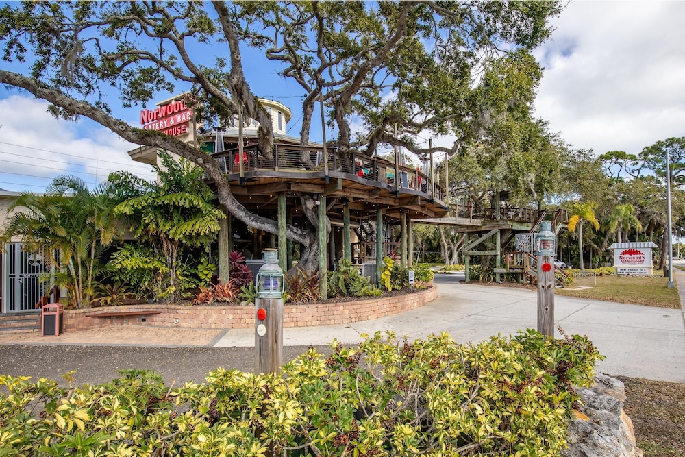 Sea Coast Gardens II 405 — 4-Star Luxury Hotel in New Smyrna Beach, United States