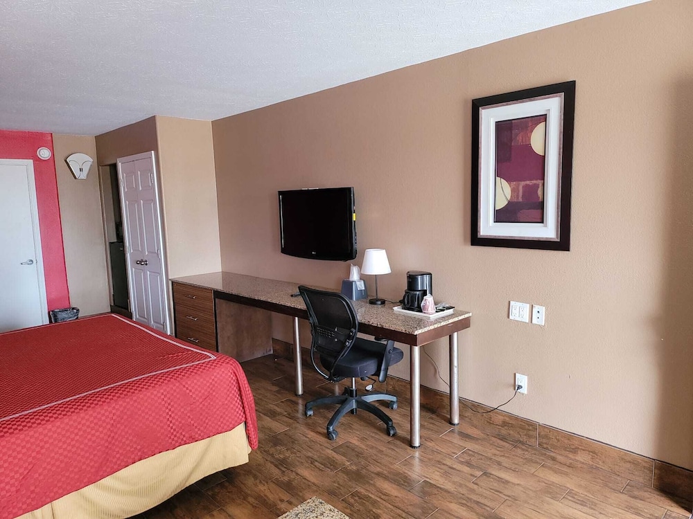 Texas Inn & Suites Raymondville - photo 7