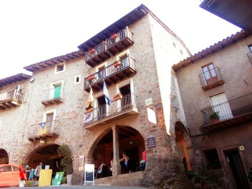 Can Mencio Placa Major — Santa Pau