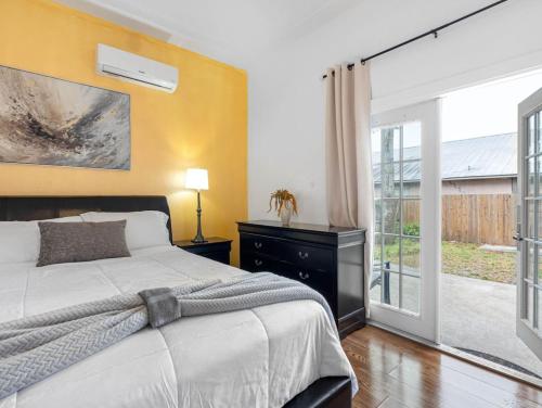 Chic & Cozy Spot Prime Location Near It All in Tampa, United States