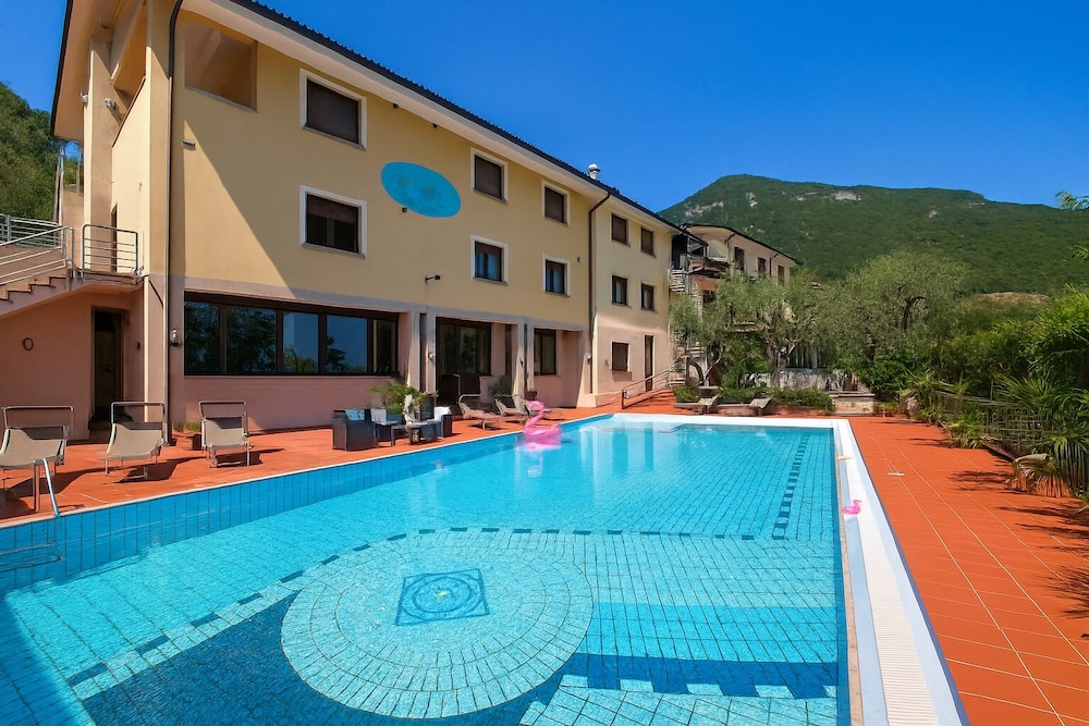 Hotel Roè Garda - last minute hotel in Roe Volciano