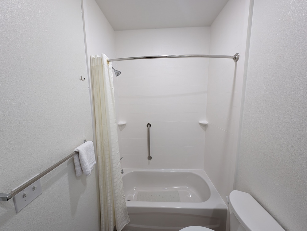 Texas Bungalows Hotel & Hotel Que at i35 Austin Pflugerville - photo 44