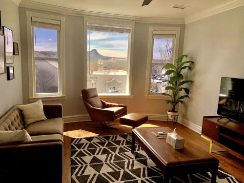 The 1900 House 1 Block From DT — 4-Star Luxury Hotel in Prescott, United States