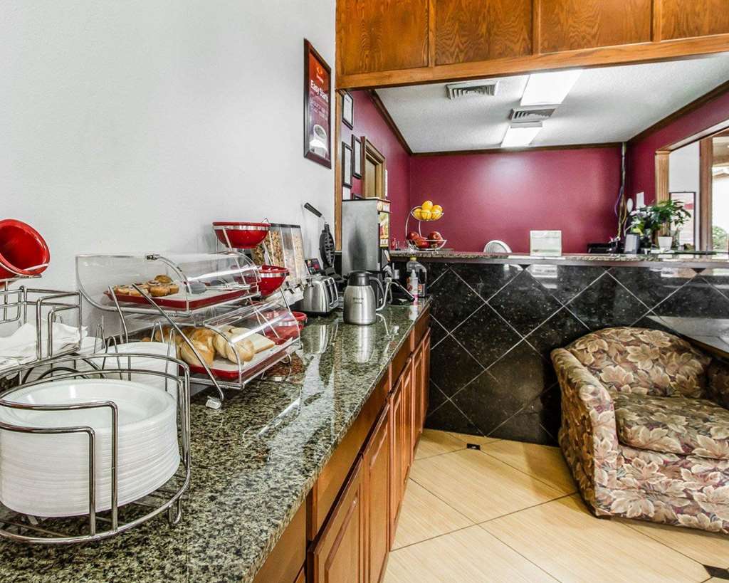 Econo Lodge Inn & Suites Enterprise - photo 21