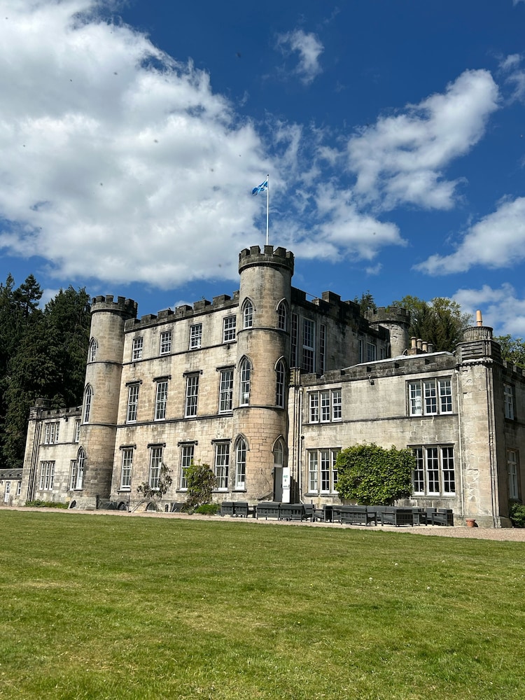 Melville Castle — 4-Star Luxury Hotel in Edinburgh, United Kingdom
