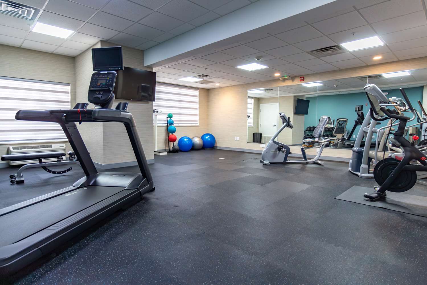 Hampton Inn & Suites Denton - photo 28