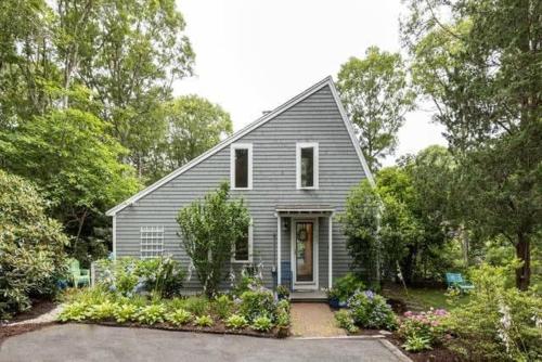 Stay On The Cape Vacation Rentals: Contemporary Saltbox In New Seabury — 4-Star Luxury Hotel in Mashpee, United States