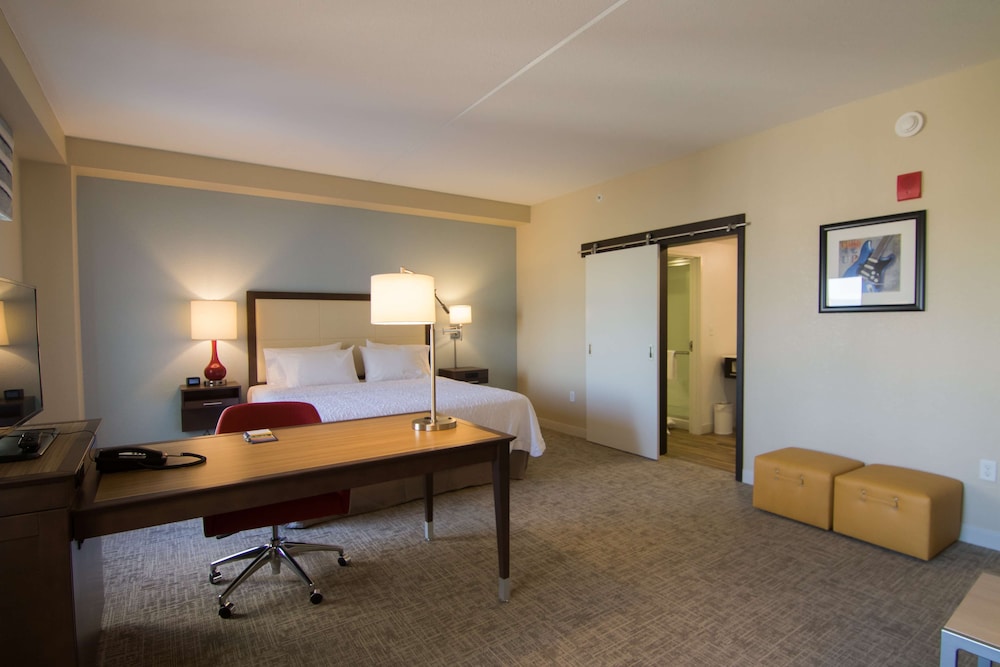 Hampton Inn & Suites Tulsa Downtown - photo 18