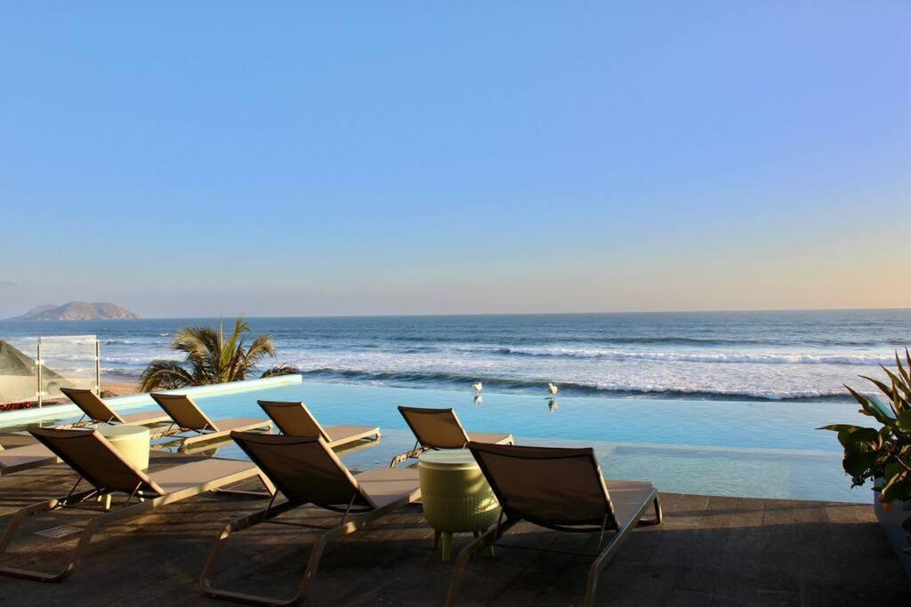 Brujas Tower Hermoso departamento a pie de playa. — 4-Star Luxury Hotel in La Florida, Mexico