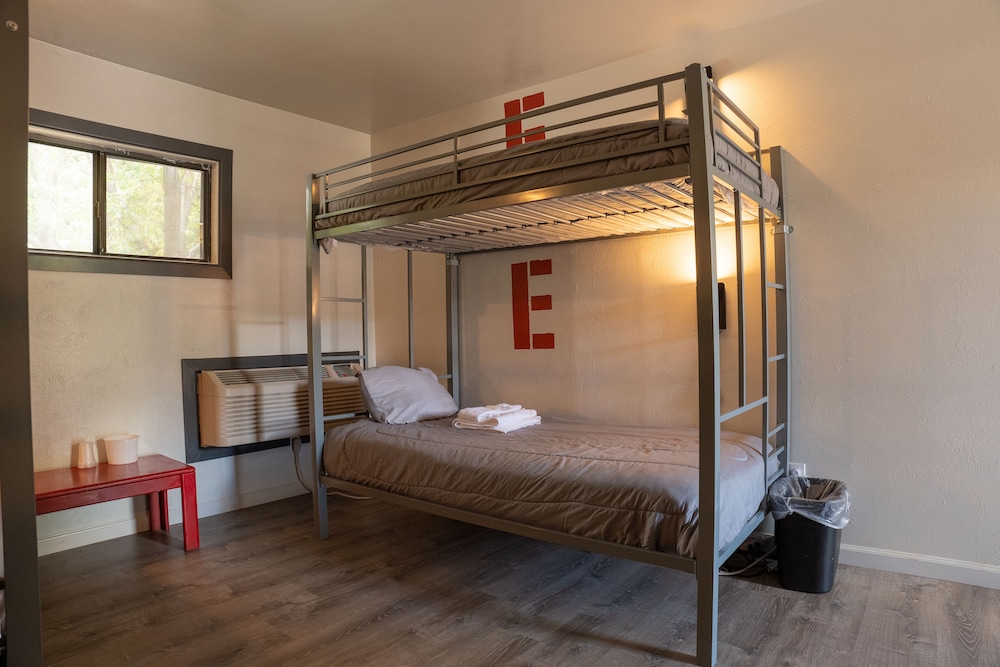 The Junction Hotel and Hostel - photo 25