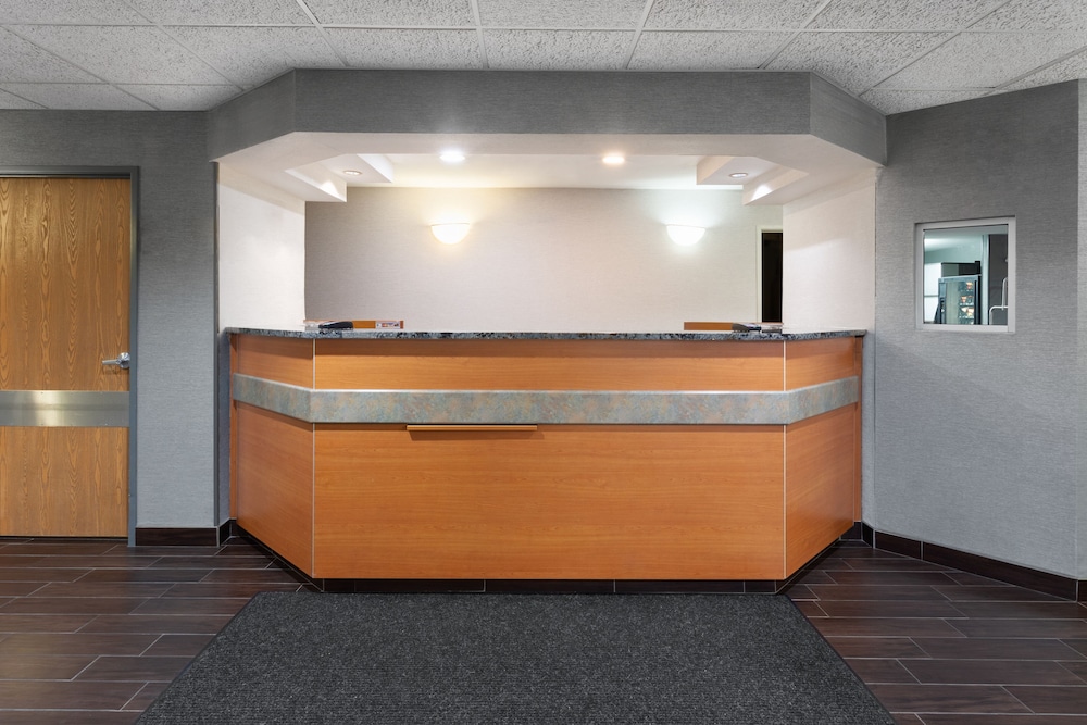 Americas Best Value Inn & Suites Racine - photo 7