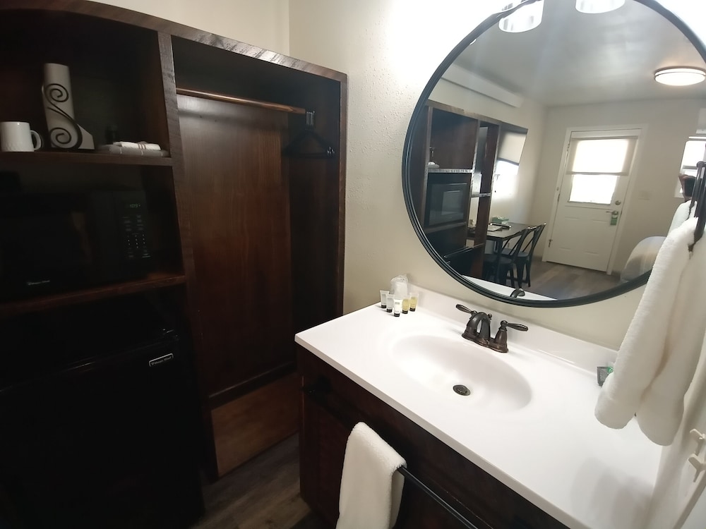 Yellowstone Riverside Cottages - photo 34