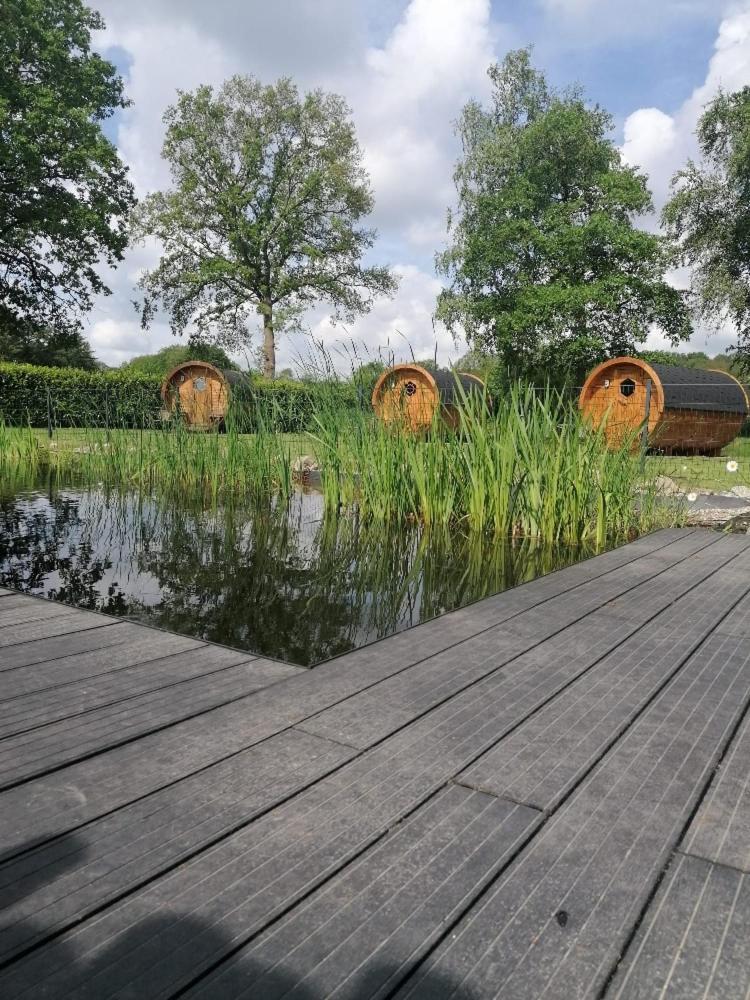 Gemutliches Schlaffass Am Schwimmteich Mit Heizung — Burg