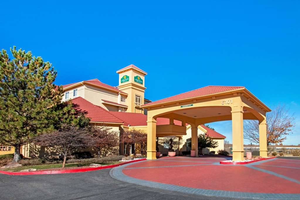 La Quinta Inn & Suites by Wyndham Albuquerque West - photo 2