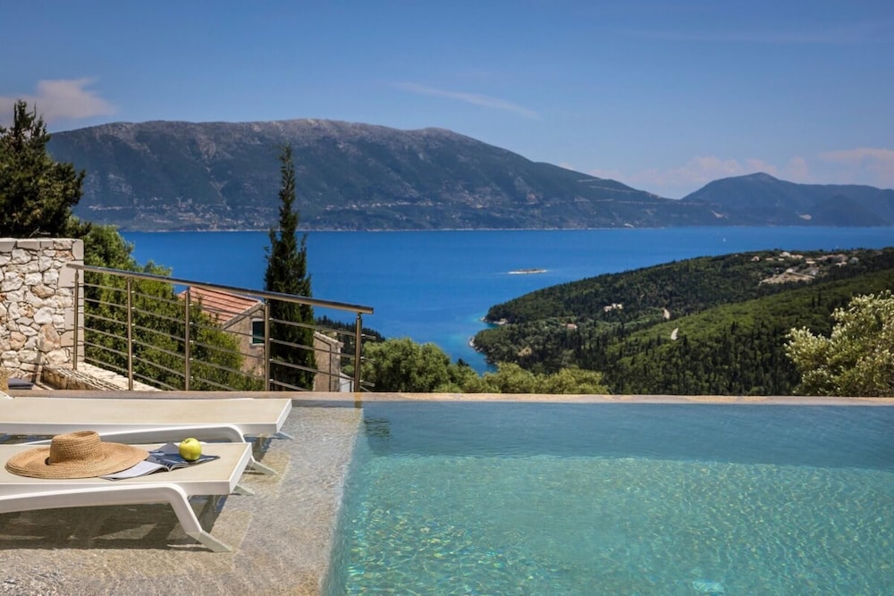 Villa Eugenia Sunrise — 4-Star Luxury Hotel in Kefalonia, Greece