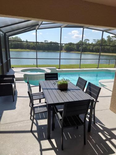 637 Huge 5 Bed Villa with Amazing Water Views and Own Private Pool and Spa — 4-Star Luxury Hotel in Kissimmee, United States