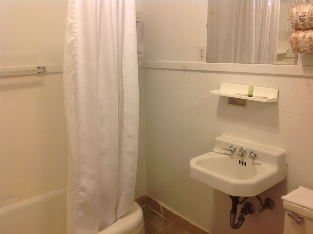 Bridgeport Inn - photo 27
