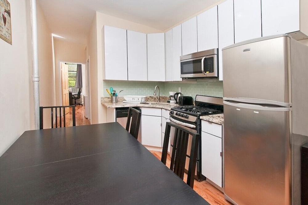 Upscale Newly Renovated 2 BR on Midtown East New York - photo 15