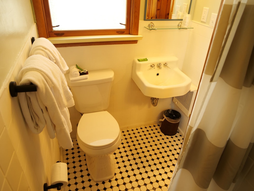 Ludington Blue Spruce Inn - photo 15