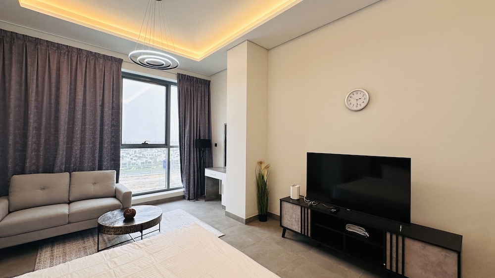Luxury Studio Apartment Palm View with Big Balcony Free Parking by Belvilla — 4-Star Luxury Hotel in Dubai, United Arab Emirates