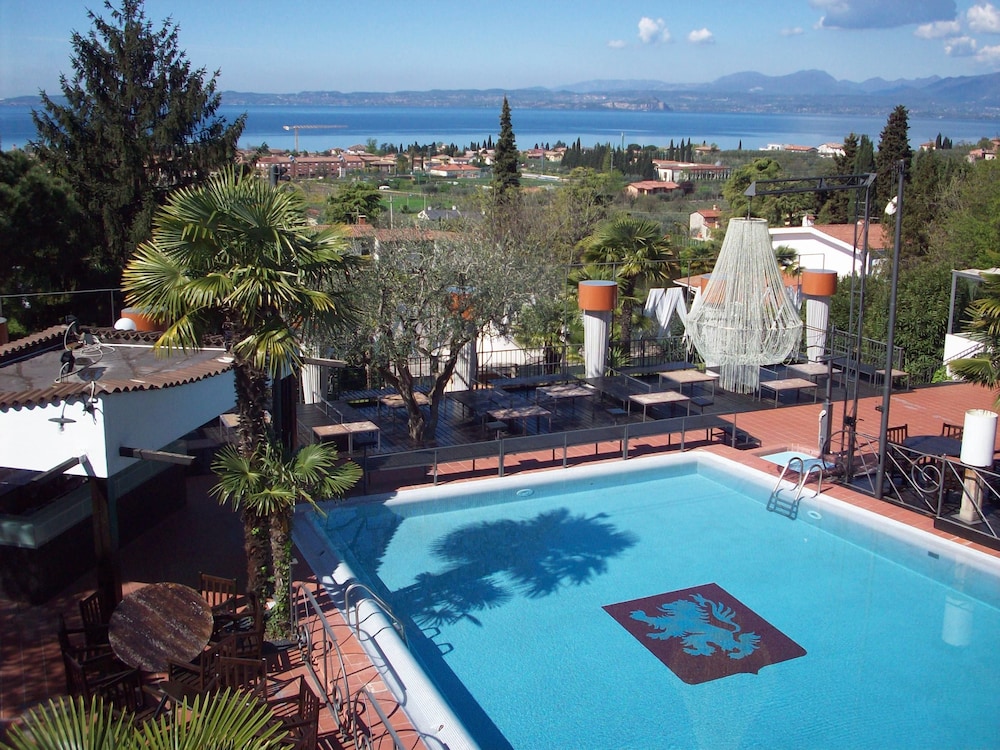 Residence Montefelice — 4-Star Luxury Hotel in Bardolino, Italy