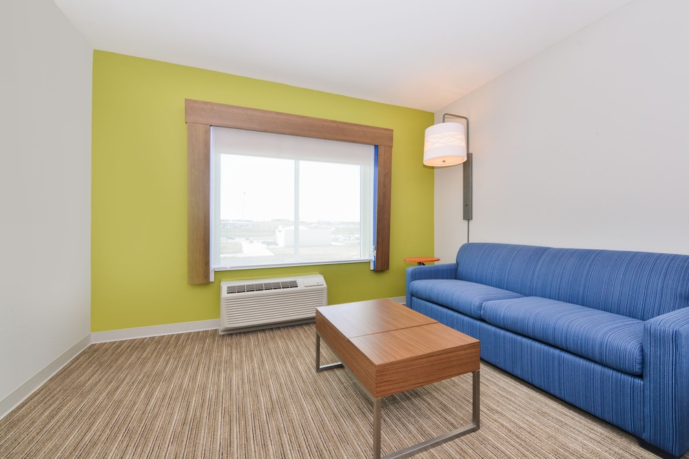 Holiday Inn Express & Suites Chadron by IHG - photo 13