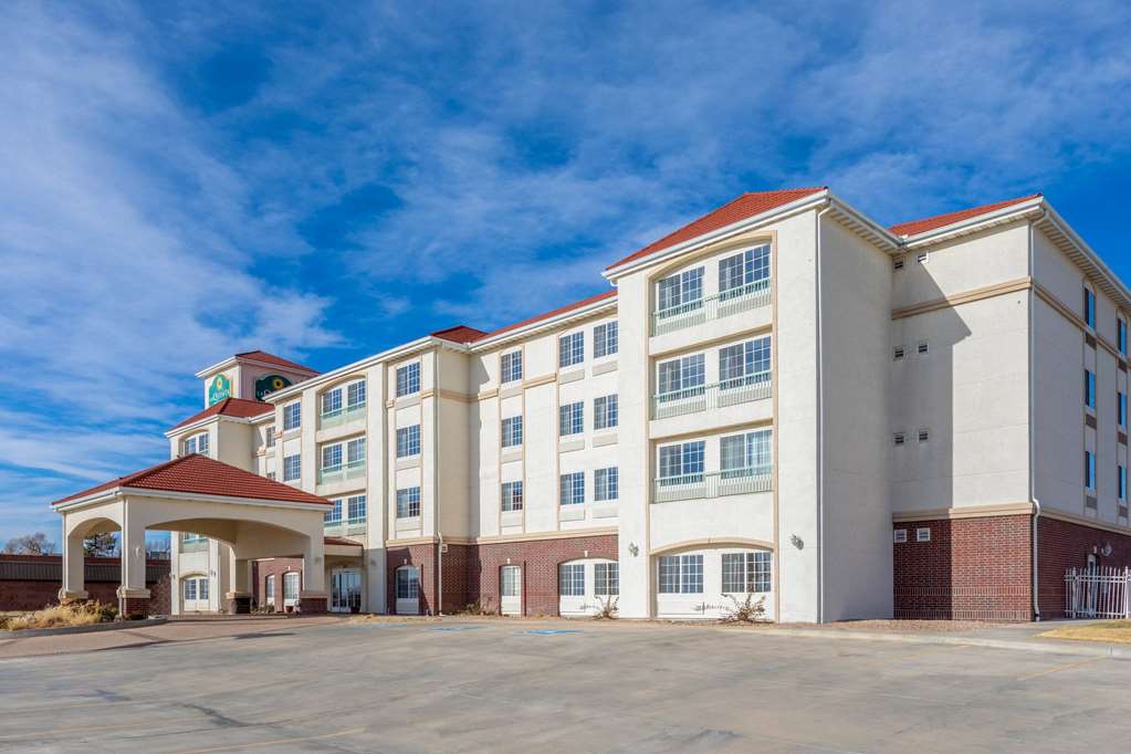 La Quinta Inn & Suites by Wyndham Dodge City - featured photo
