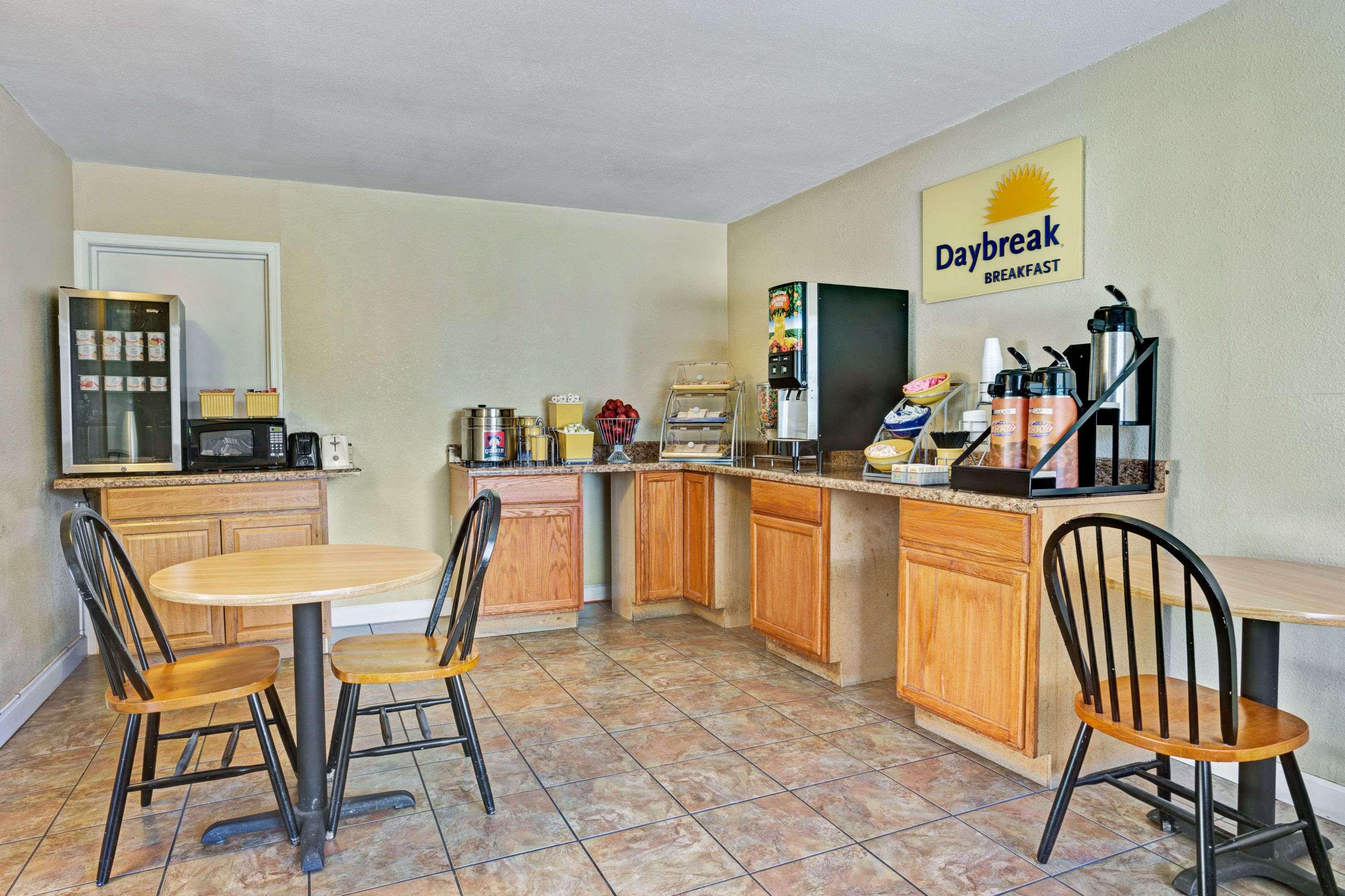 Days Inn by Wyndham Elizabeth City - photo 31