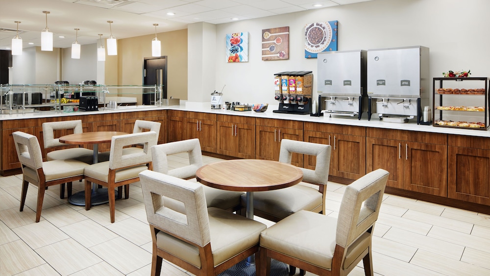Staybridge Suites Orlando Royale Parc Suites by IHG - photo 37