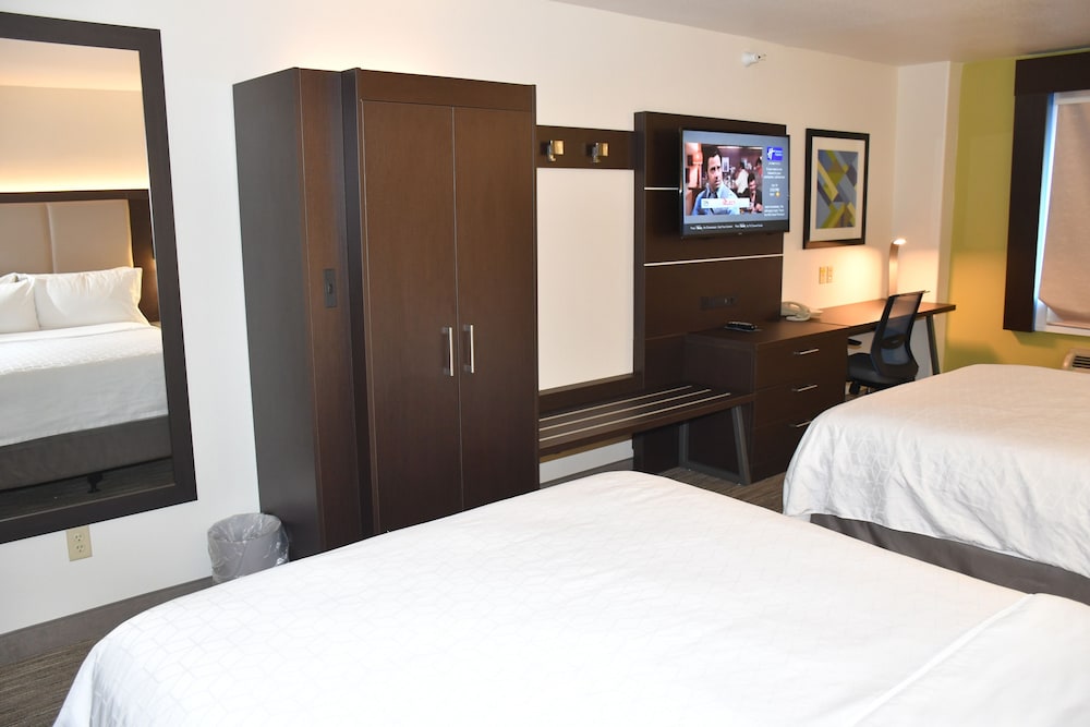 Holiday Inn Express & Suites Evanston By IHG - photo 12
