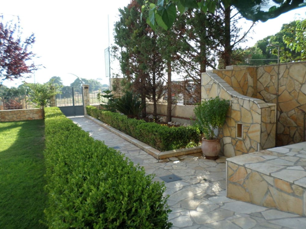 Asfodelos Apartment Hotel — hotel in Zacharo